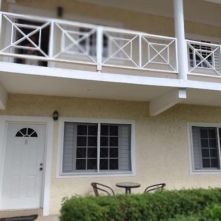 Club Caribbean Apartments Runaway Bay Buitenkant foto