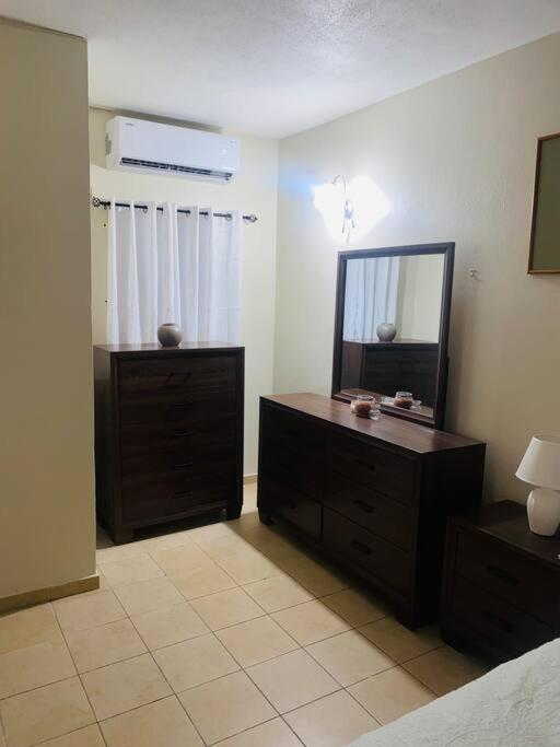 Club Caribbean Apartments Runaway Bay Buitenkant foto