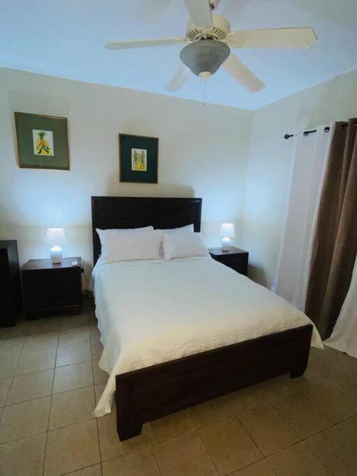 Club Caribbean Apartments Runaway Bay Buitenkant foto