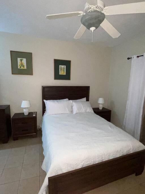 Club Caribbean Apartments Runaway Bay Buitenkant foto