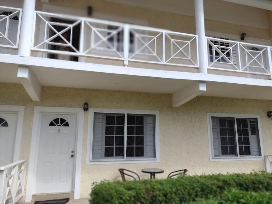 Club Caribbean Apartments Runaway Bay Buitenkant foto