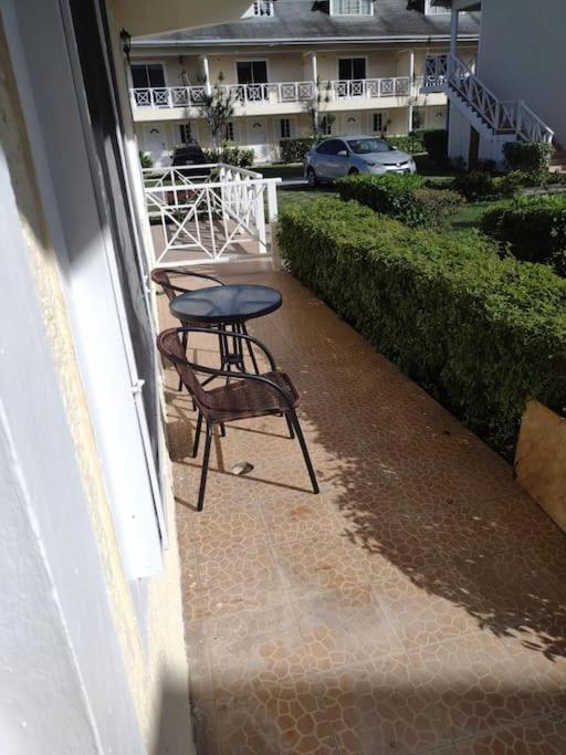 Club Caribbean Apartments Runaway Bay Buitenkant foto